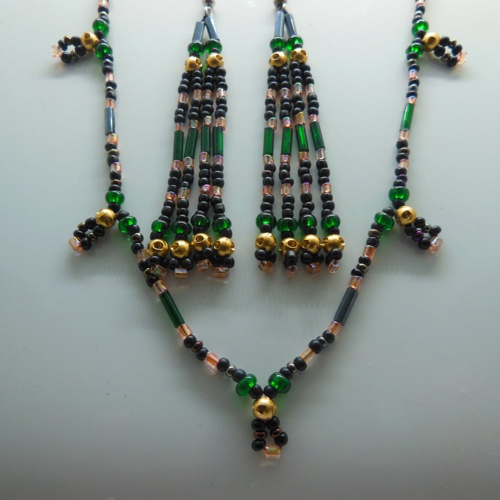 Handmade Set Earrings and Necklace - Very delicate pattern
